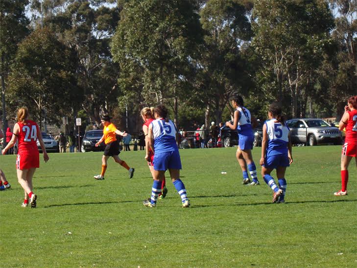 an analysis of australian football league umpires 20 australian football league (afl) introduction to australian rules football 01 goal umpires take precedence over boundary umpires in vicinity of the goal . an analysis of australian football league umpires 20 australian football league (afl) introduction to australian rules football 01 goal umpires take precedence over boundary umpires in vicinity of the goal .